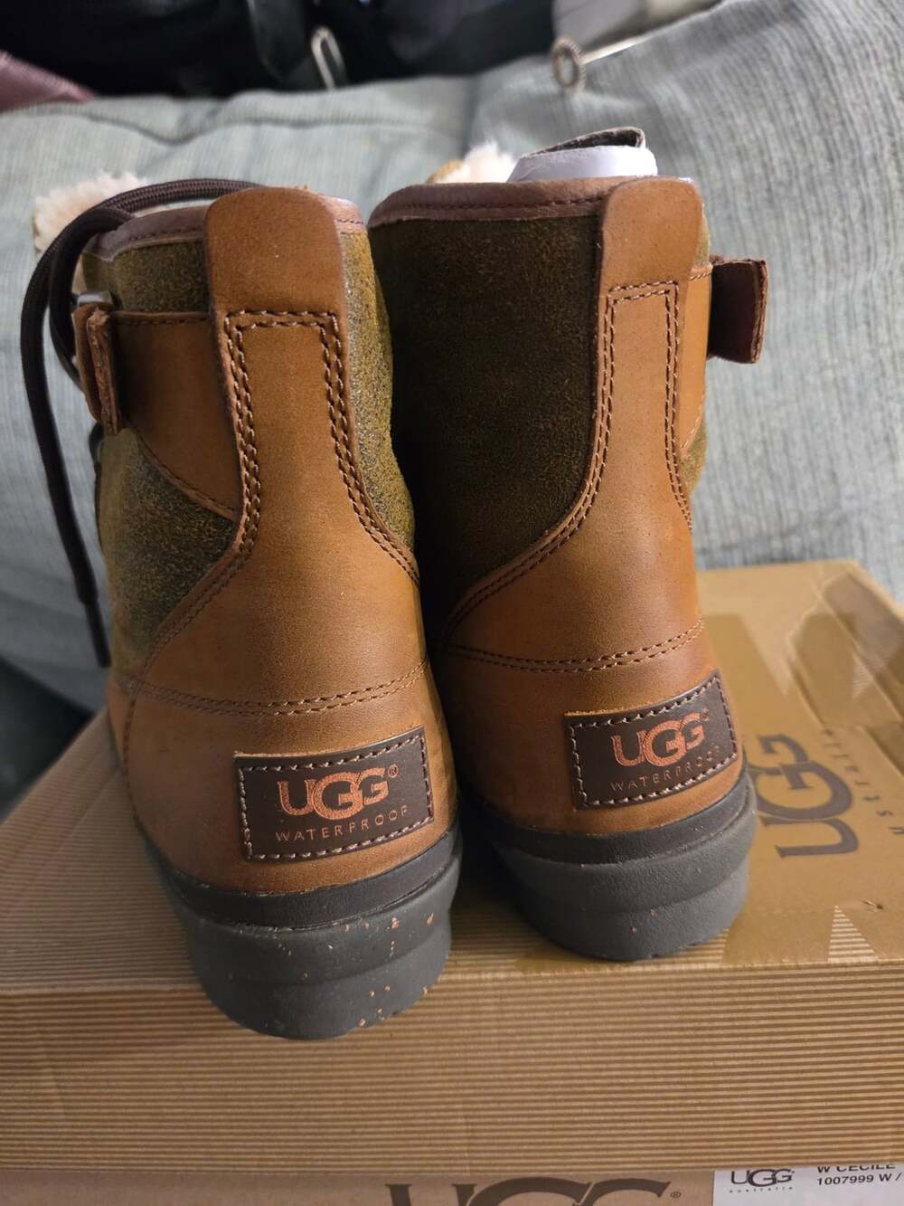 UGG - Picture 2 of 7